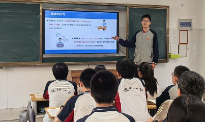 智慧家长·同行的光 | 三盏“成长灯” 陪伴少年行