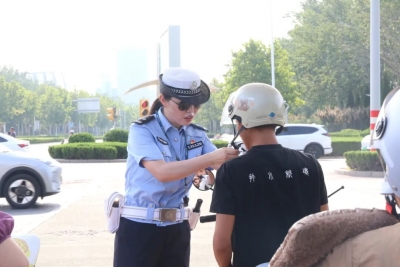 “战”  酷暑，护通畅！