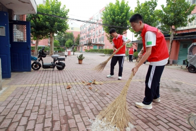 德州市第五中学开展“清洁家园”暑假志愿服务活动