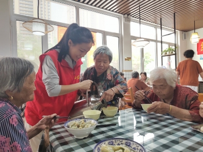 齐河县晏城街道红庙朱村：引入民营企业承包运营机制，让“幸福食堂”香飘四方