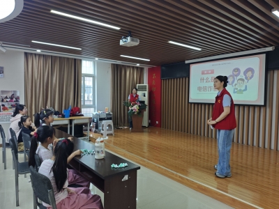 天衢新区宋官屯街道十二里庄社区开展反诈宣传活动