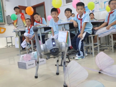 德州职业技术学院携手弘德小学开展“向光前行德润未来”开学第一课活动