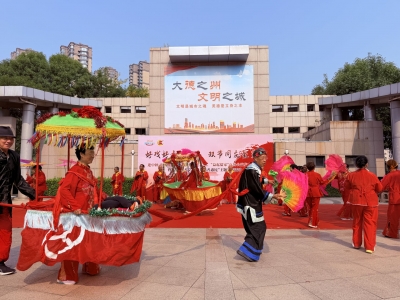 德城区运河街道盐店口社区举办迎中秋·庆国庆书画展暨民俗文艺汇演