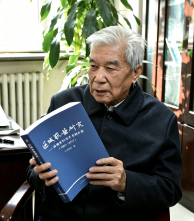 奋斗60载·治盐碱护粮安 | 中国农业科学院原副院长许越先—— 把最有价值的论文写在德州大地上